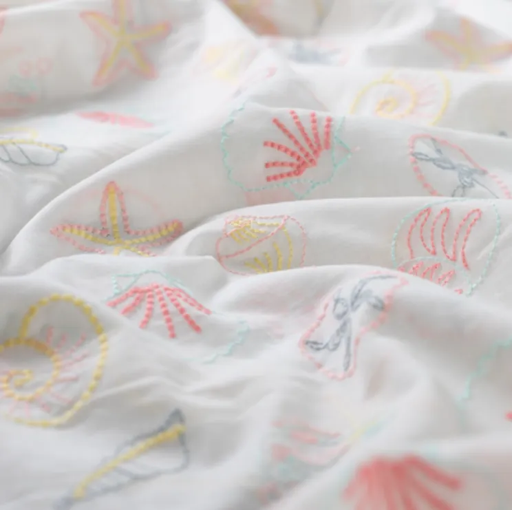 Voile broderie katoen wit zeeschelpen - Qjutie & the Qjutest